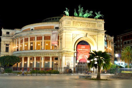 Teatro Politeama - Palermo Italy - Creative Commons by gnuckx