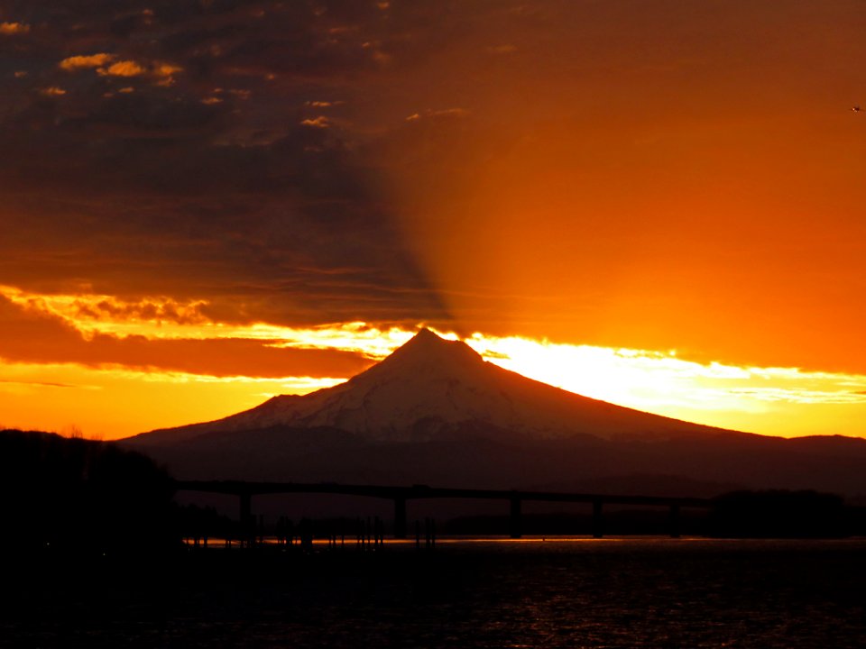 Sunrise over Mt. Hood and Columbia River at Wintler Park in Vancouver, WA