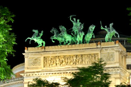 Teatro Politeama - Palermo Italy - Creative Commons by gnuckx