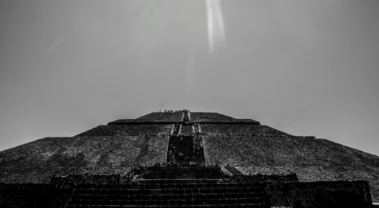 Pyramid of the Sun, Teotihuacan, México photo