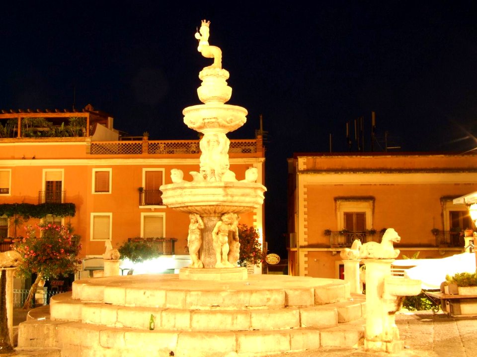 Taormina-Sicilia-Italy - Creative Commons by gnuckx