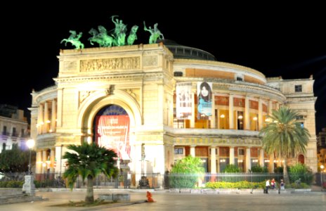 Teatro Politeama - Palermo Italy - Creative Commons by gnuckx