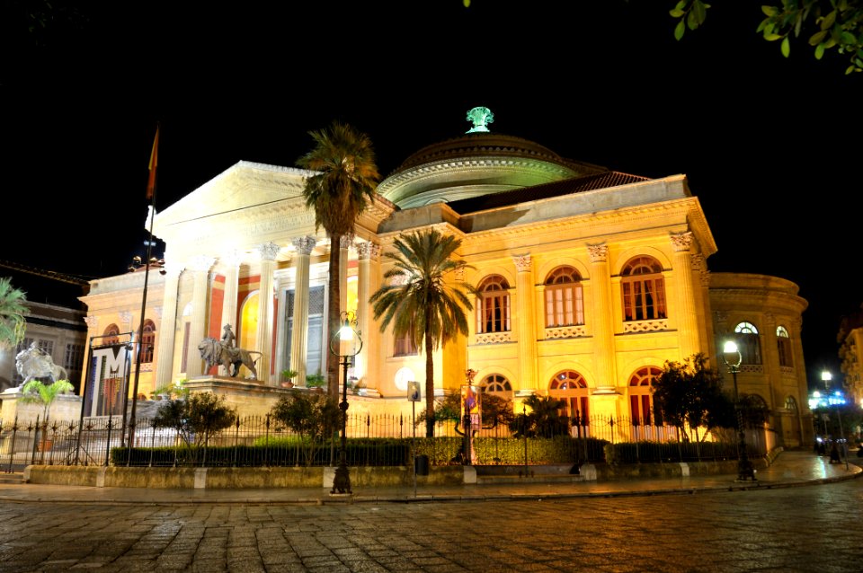 Teatro Massimo - Palermo Italy - Creative Commons by gnuckx