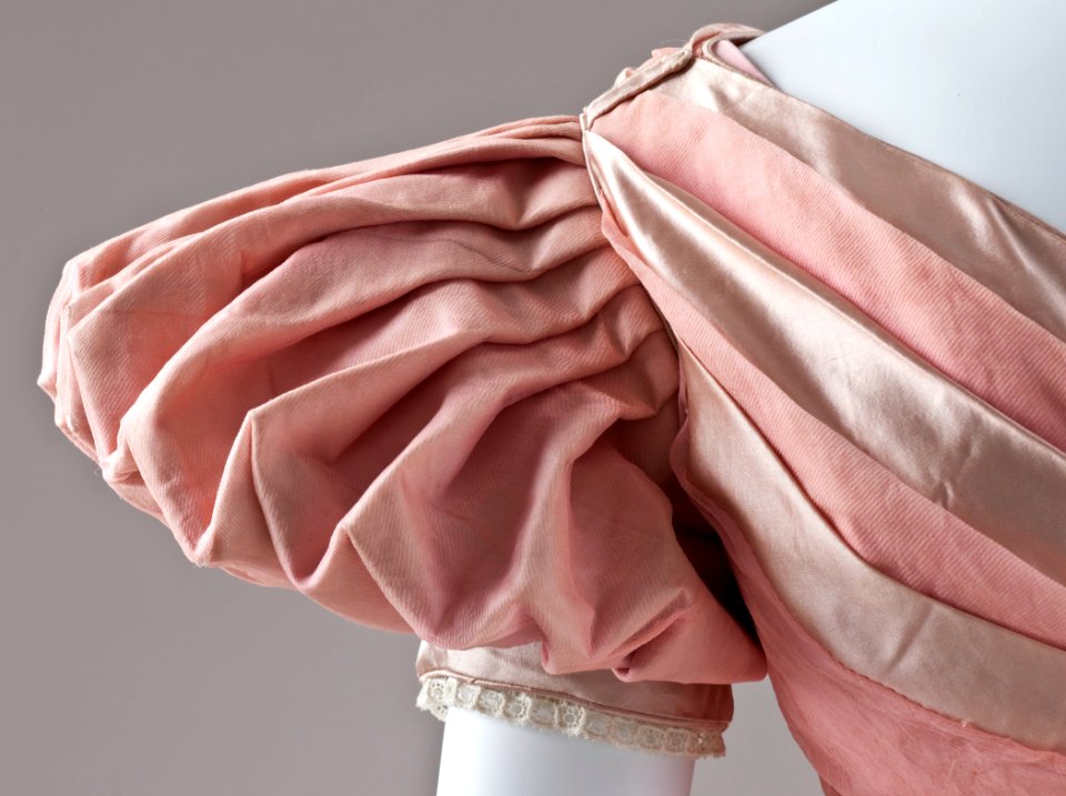 Woman's Dress LACMA M.2007.211.940a-b (2 of 5)