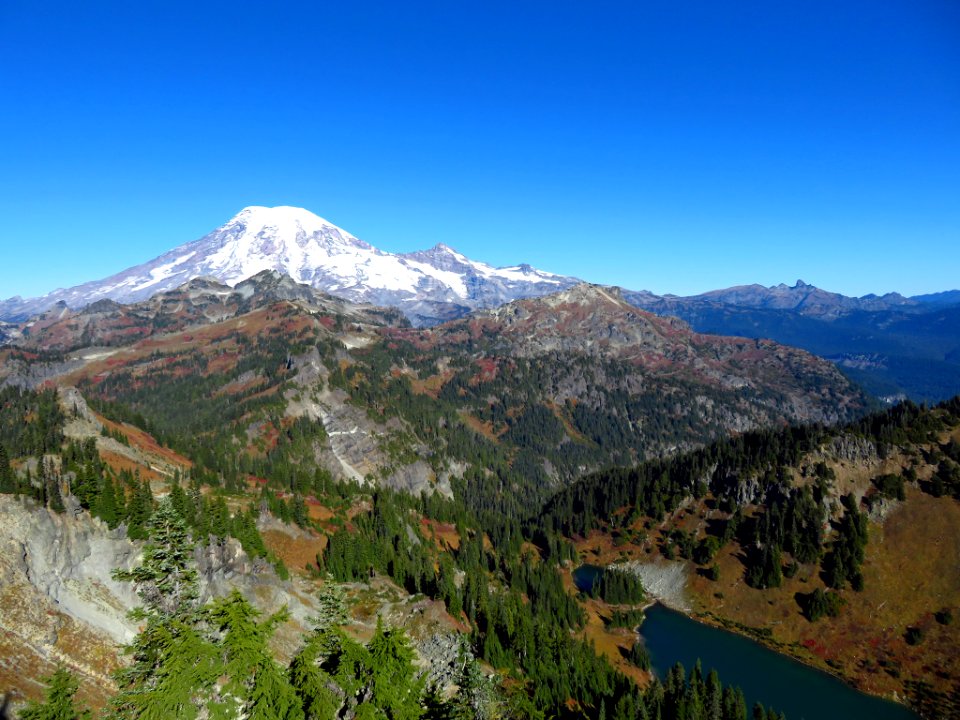 Mt. Rainier and Tatoosh Lakes at Tatoosh Ridge in WA
