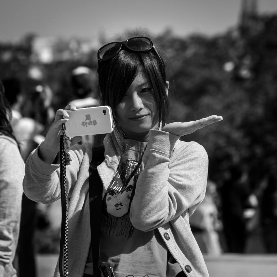 Selfi trocadero young woman