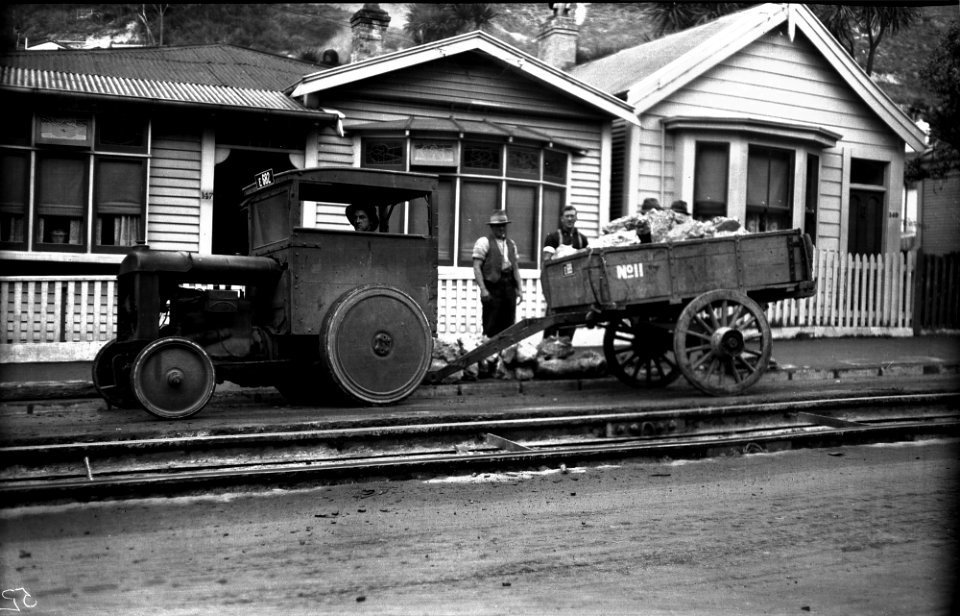 21; 147 and 149 Aro Street, workmen with tractor and cart no.11 - 13 Jun 1930