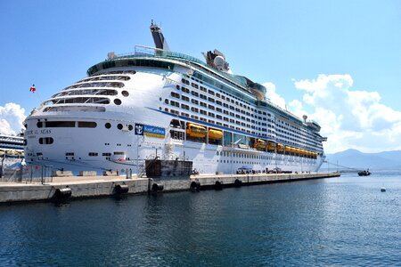 Sea port shipping