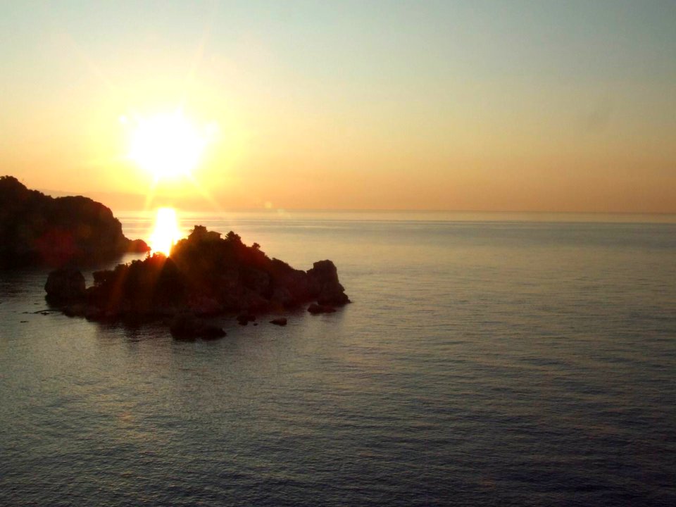 Dawn Sunset-Isola Bella-Taormina-Sicilia-Italy - Creative Commons by gnuckx