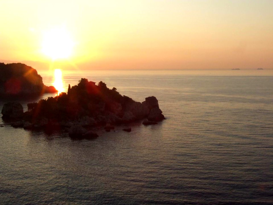 Dawn Sunset-Isola Bella-Taormina-Sicilia-Italy - Creative Commons by gnuckx