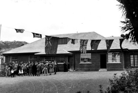 113; Opening of golf links at Berhampore - 1930s