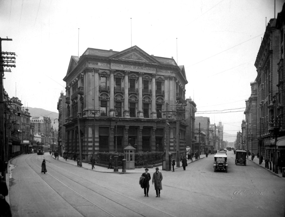 6; Union Bank of Australia, Lambton Quay - 1920