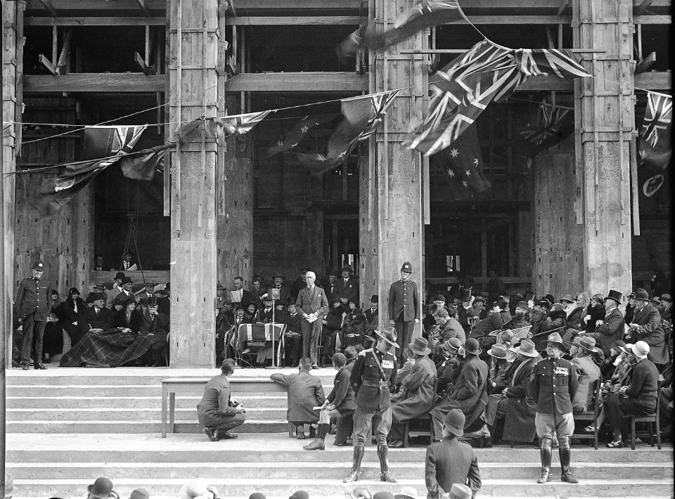 148; Royal Visit, welcome for the Duke of Gloucester on the steps of National Museum and Art Gallery - Circa 1934
