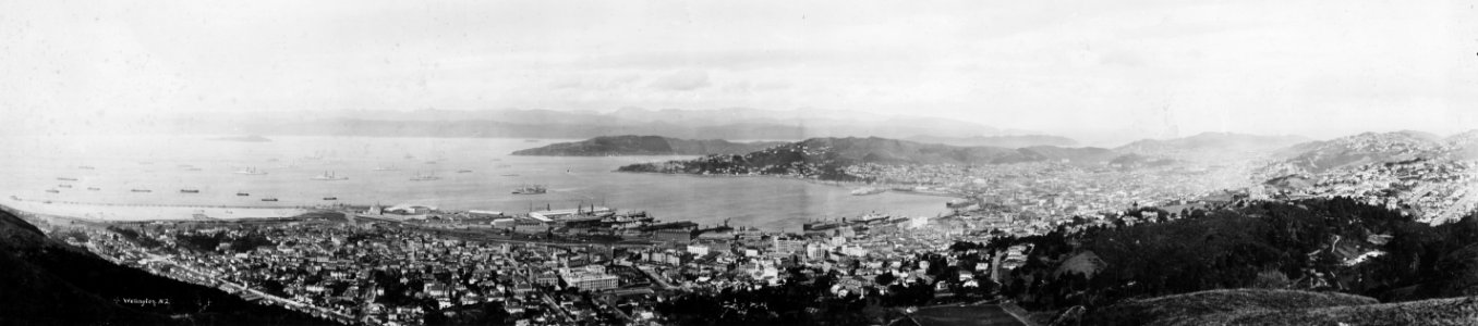 18; [Visit of the American fleet] - 1925
