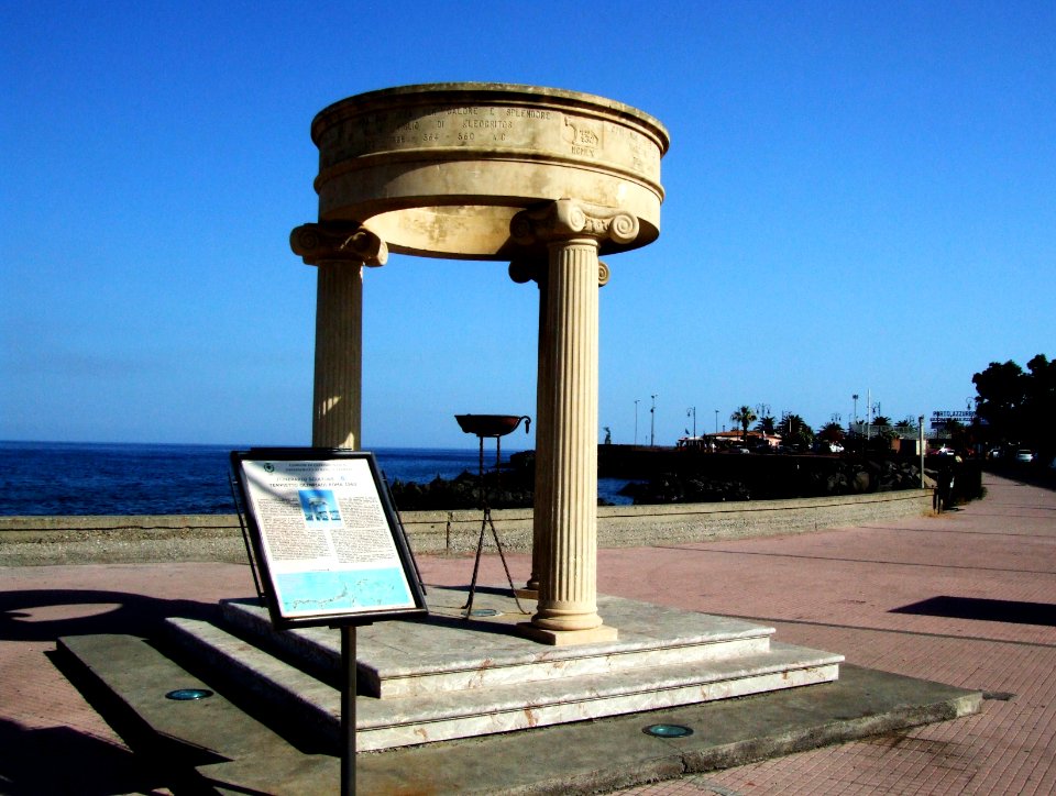 Giardini Naxos-Messina-Sicilia-Italy - Creative Commons by gnuckx