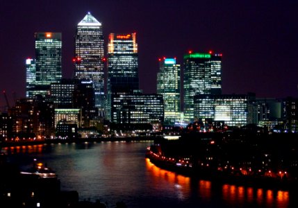 canary wharf at night