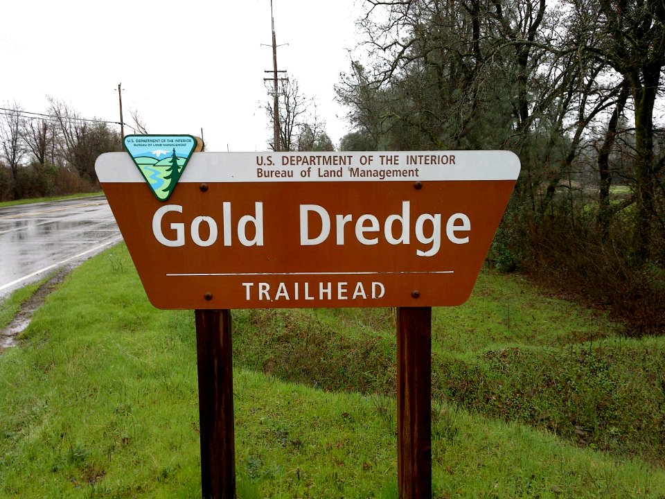 Sign for Gold Dredge Trailhead