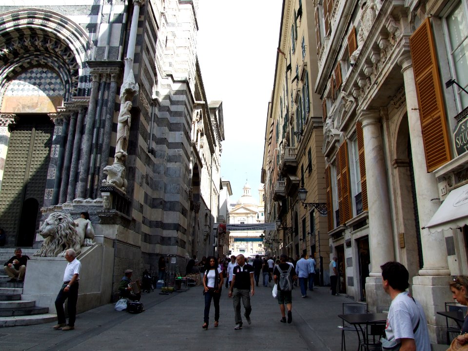 Cathedral San Lorenzo Genova Liguria Italy - Creative Commons by gnuckx