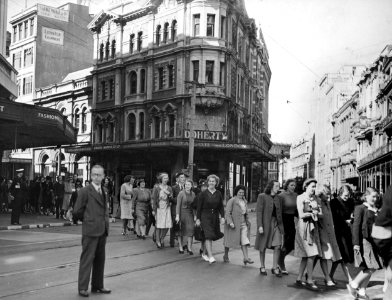 107; Evacuation Drill, Grey Street and Lambton Quay intersection - Circa 1940