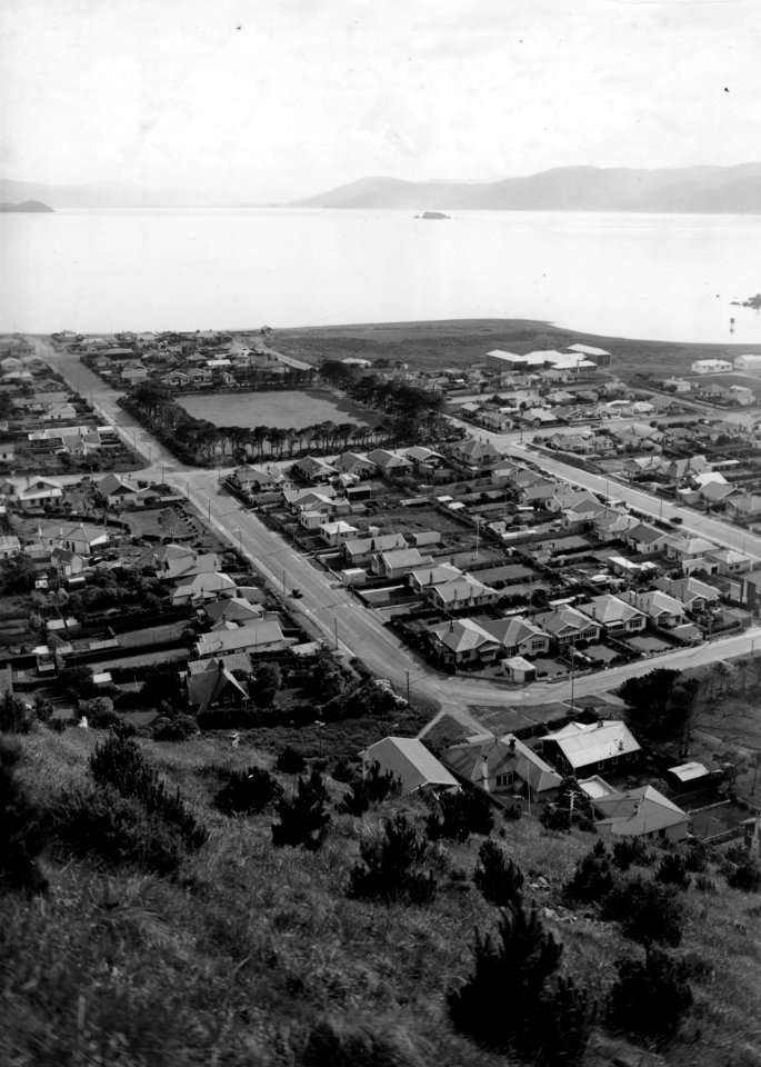 19; Elevated view of Seatoun - 1940