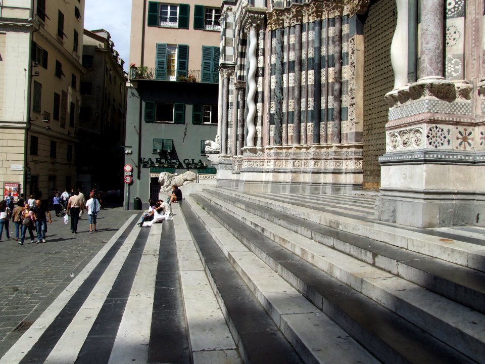 Cathedral San Lorenzo Genova Liguria Italy - Creative Commons by gnuckx