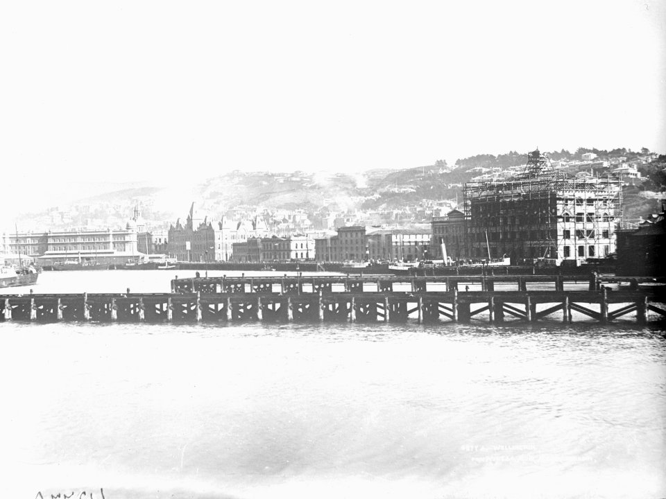 47; Wellington waterfront, Railway Wharf and Customhouse Quay - Circa 1901 - Glass Plate Negative