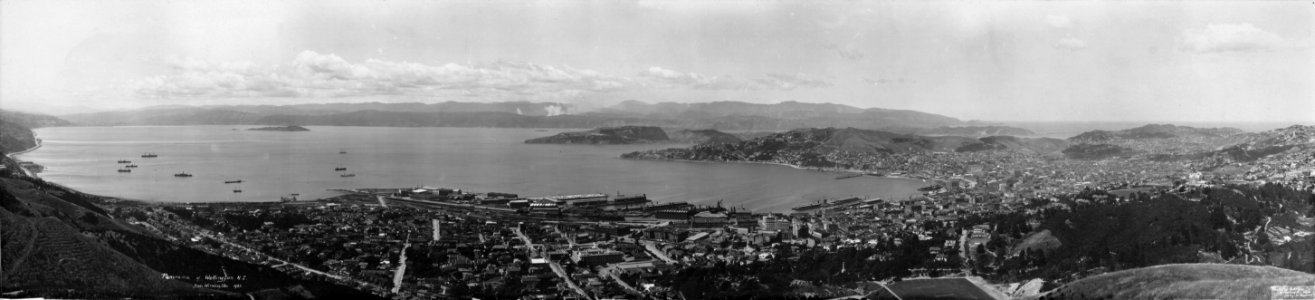 20; Panorama of Wellington, from Wireless Station - 1923