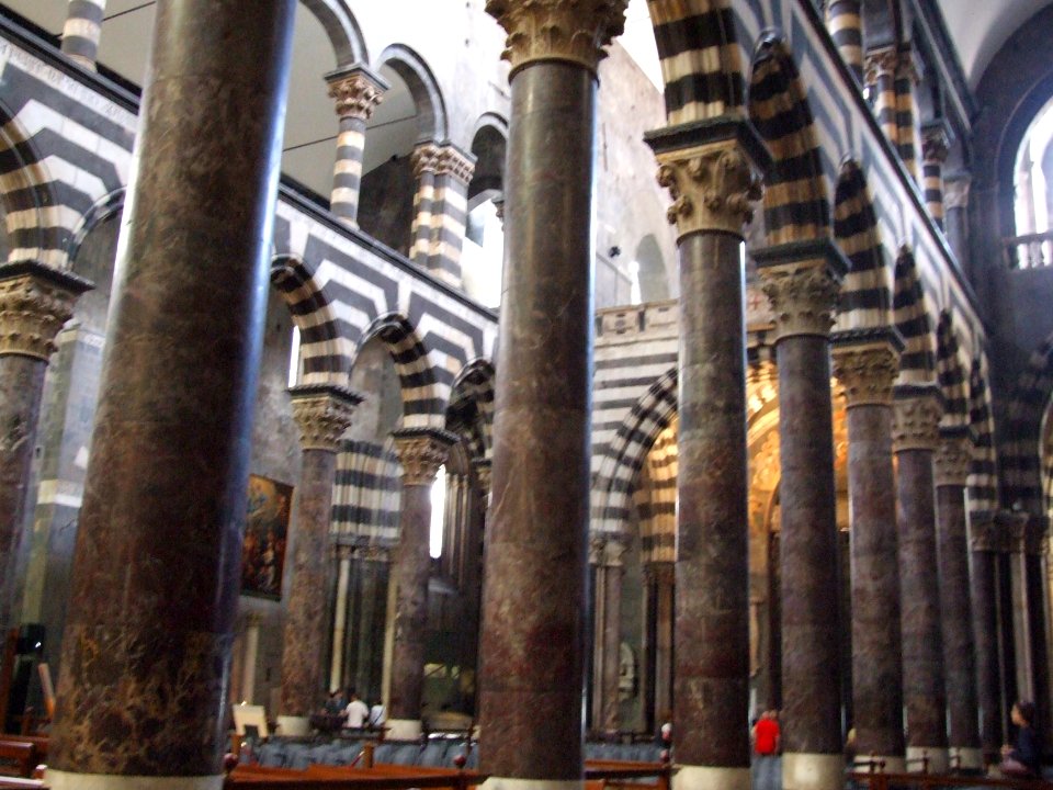 Cathedral San Lorenzo Genova Liguria Italy - Creative Commons by gnuckx