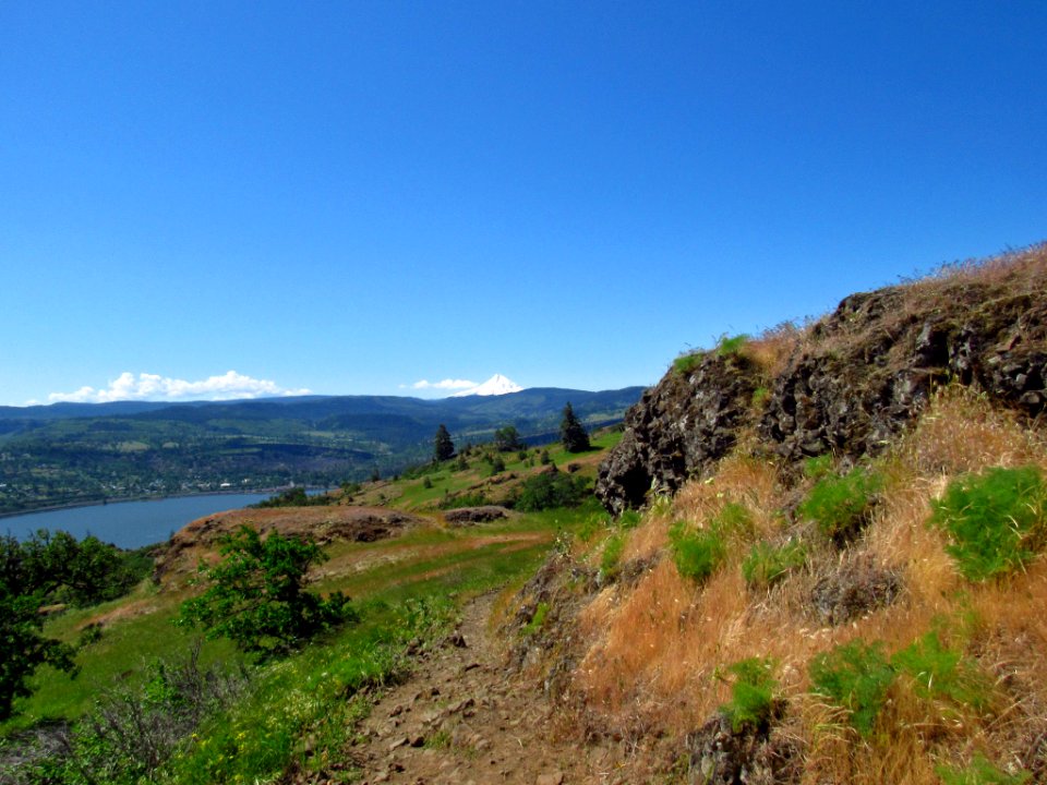 Labyrinth-Coyote Wall Trail in WA