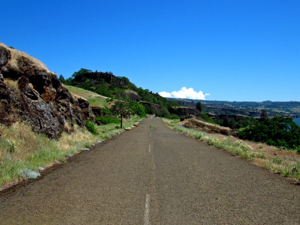 Old Hwy 8 on Labyrinth-Coyote Wall Trail in WA