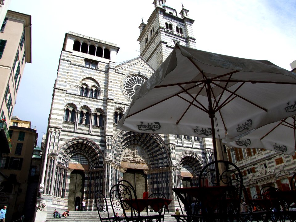 Cathedral San Lorenzo Genova Liguria Italy - Creative Commons by gnuckx