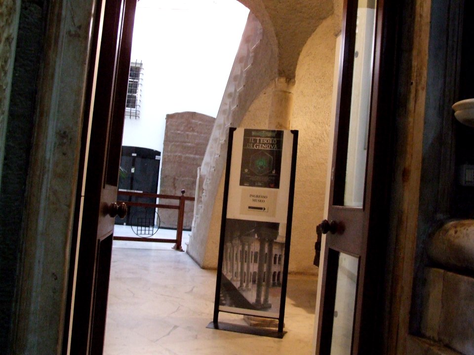 Cathedral San Lorenzo Genova Liguria Italy - Creative Commons by gnuckx