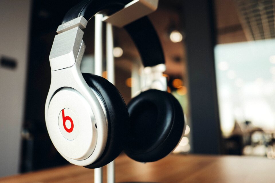 Listening entertainment audio