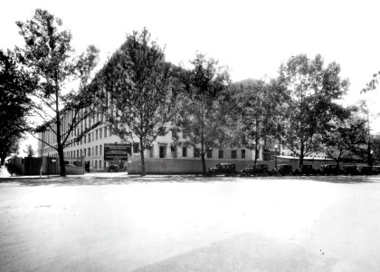 1933 (Aug 1) South Bldg, 12th and B Sts looking SW USDA Construction Photo Collection (1)