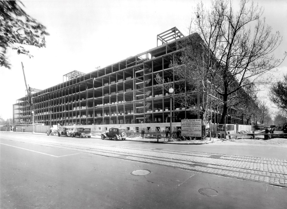 1933 (May 1) South Bldg, 14th and C Sts looking NE USDA Construction Photo Collection (1)