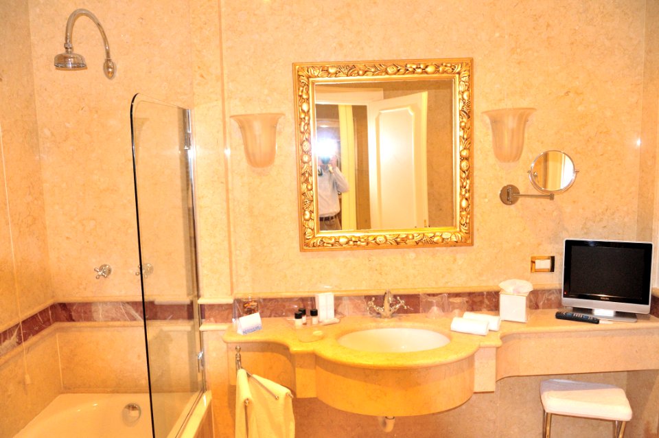 Hotel Ca' Sagredo - Grand Canal - Rialto - Venice Italy Venezia - Creative Commons by gnuckx