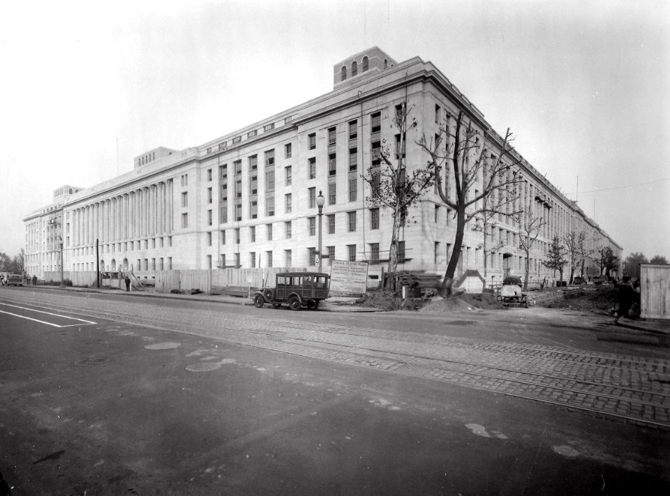 1933 (Nov 1) South Bldg, 14th and C Sts looking NE USDA Construction Photo Collection (1)