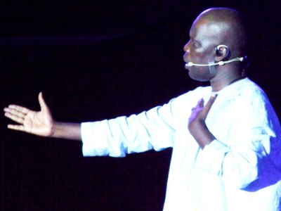 Massimo Ranieri - Badarà Seck backup voice of Rundinella - Concert 2009 Taormina-Sicilia-Italy - Creative Commons by gnuckx