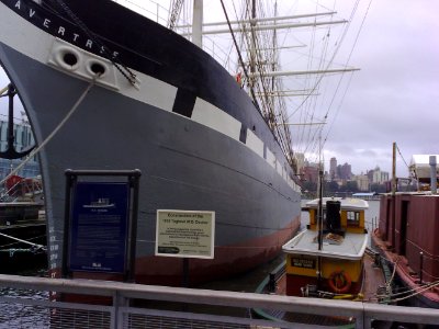SOUTH STREET HISTORIC SEA PORT - NEW YORK - USA - TUGBOAT W.O DECKER - WAVERLEY SAILING SHIP ( LIVERPOOL )