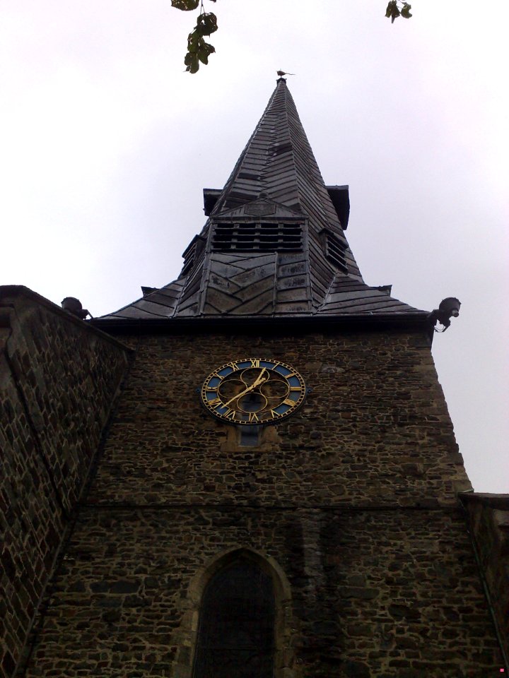 CROOKED SPIRE & CLOCK - ST PETER'S CHURCH - BARNSTAPLE - NORTH DEVON - UK