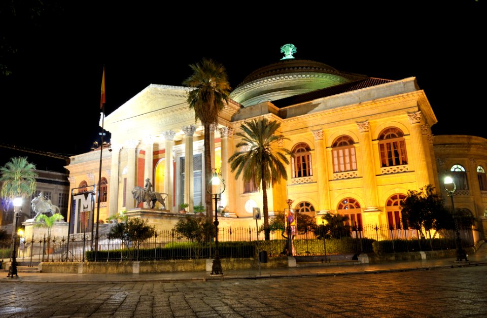 Teatro Massimo - Palermo Italy - Creative Commons by gnuckx