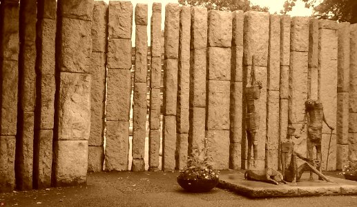 FAMINE MEMORIAL BY EDWARD DELANEY - ST STEPHEN'S GREEN - DUBLIN - IRELAND