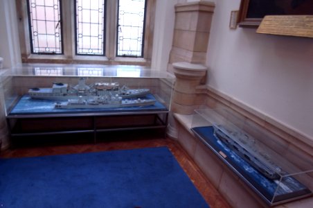 SHIPS MODELS - BRITANNIA ROYAL NAVAL COLLEGE - DARTMOUTH 0 UK - HMS OCEAN ( A140 ATLANTICO ) - HMS MANCHESTER ( D95 )