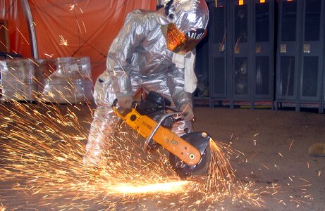 Metal job labor photo