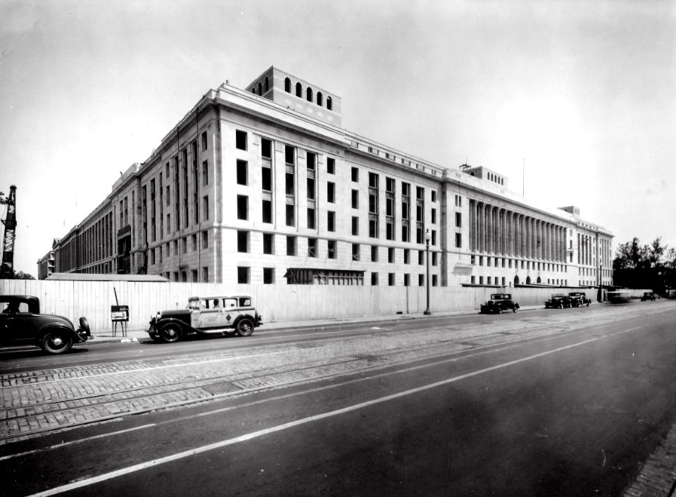 1933 (Aug 1) South Bldg, 14th and B Sts looking SE USDA Construction Photo Collection (1)