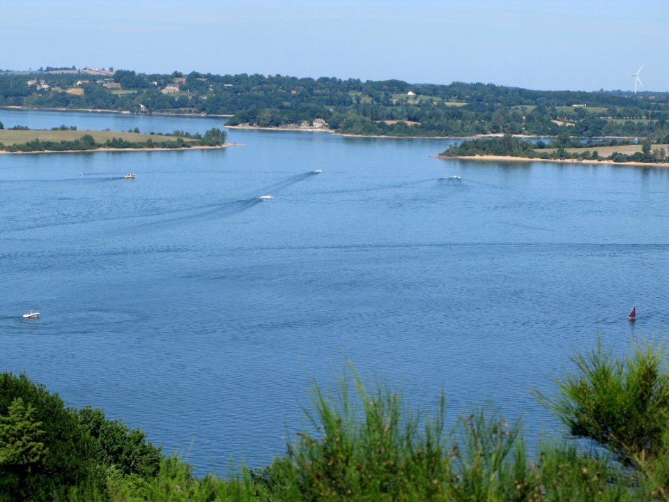 Le lac de Pareloup en AVeyron