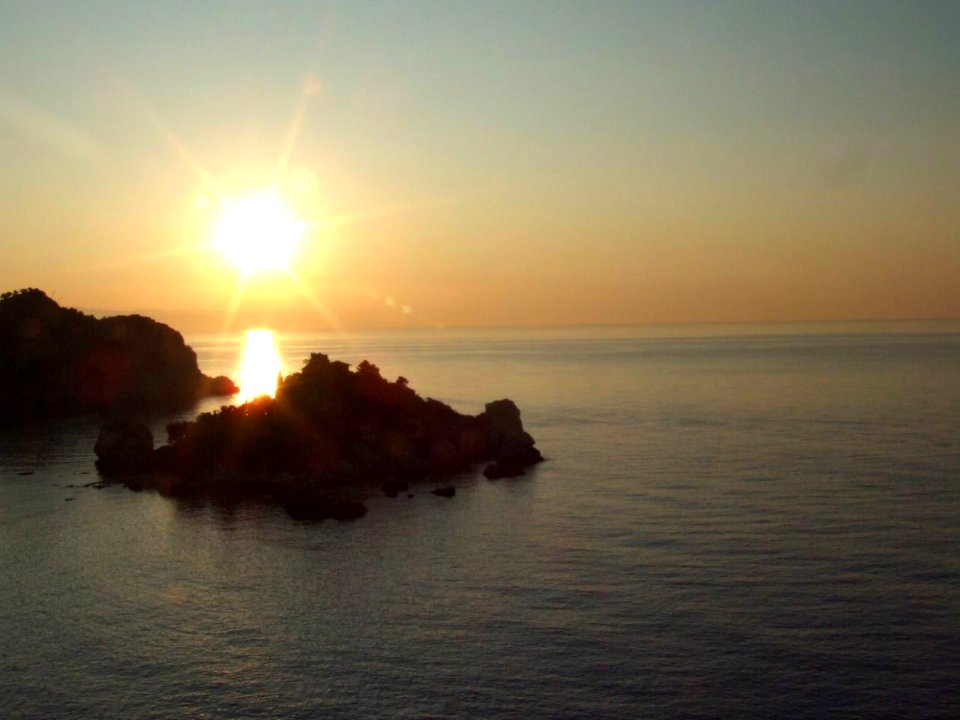 Dawn Sunset-Isola Bella-Taormina-Sicilia-Italy - Creative Commons by gnuckx