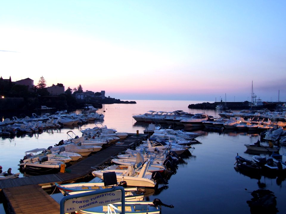 Porto Ulisse-Ognina-Catania-Sicilia-Italy - Creative Commons by gnuckx