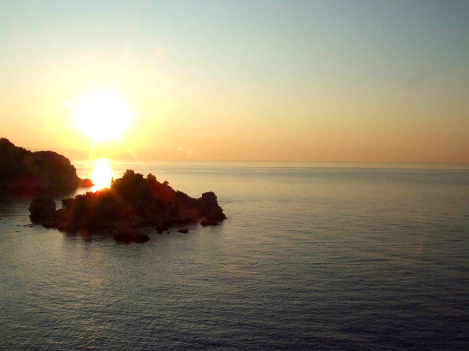 Dawn Sunset-Isola Bella-Taormina-Sicilia-Italy - Creative Commons by gnuckx