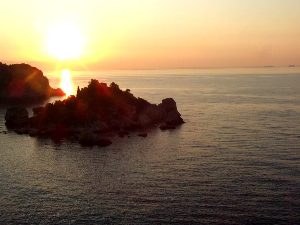 Dawn Sunset-Isola Bella Taormina Sicilia Italy - Creative Commons by gnuckx